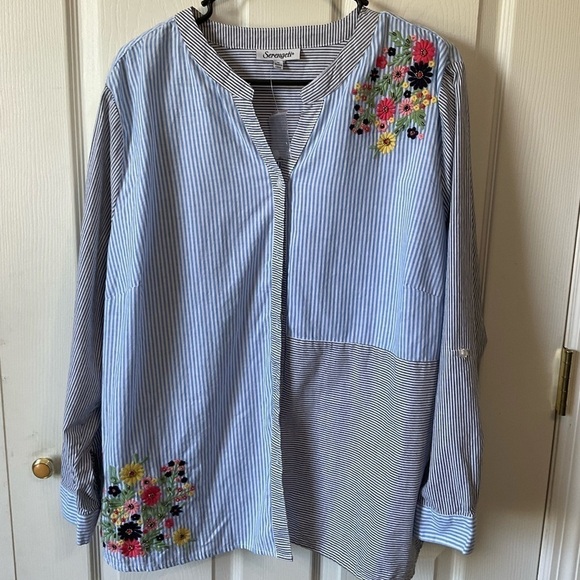 Serengeti Tops - Serengeti top. floral embroidery. Long sleeve. size 1X